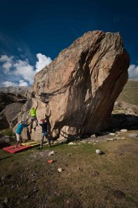 Bouldering in Miyar Nala (Photo: Sharad Chandra)