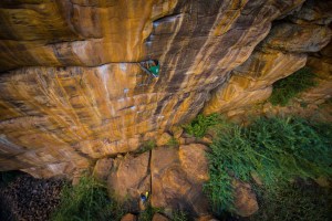 Gaurav climbing Ganesha in Badami (Photo: Sharad Chandra)