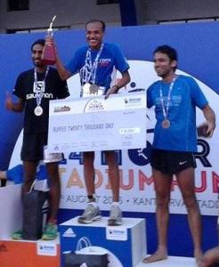 Abbas Sheikh on the podium after winning the stadium run in Bengaluru, August 2015.