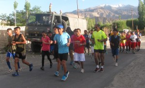 At the start of the 10km-training run, road to Spituk, Leh (Photo: Shyam G Menon)