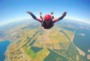 Samar skydiving in New Zealand (Photo: courtesy Samar Farooqui)