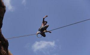 Samar highlining in Badami (Photo: courtesy Samar Farooqui)