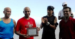 KC Kothandapani with a memento after the 2012 Bandra-NCPA anniversary run. Also seen are Giles Drego, Milton and Ram Venkatraman (Photo: courtesy Mani Iyer)