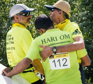 Cdr. Sunil, Hari Om and Capt. Rajesh (Photo: courtesy La Ultra / navy team)